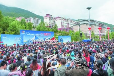 2014中國康定·國際情歌節開幕式掠影