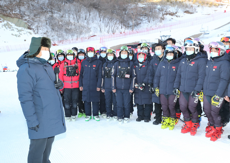 2021年1月18日，習近平總書記在位于北京市延慶區的國家高山滑雪中心，同賽場保障工作人員、運動員、教練員等親切交流。