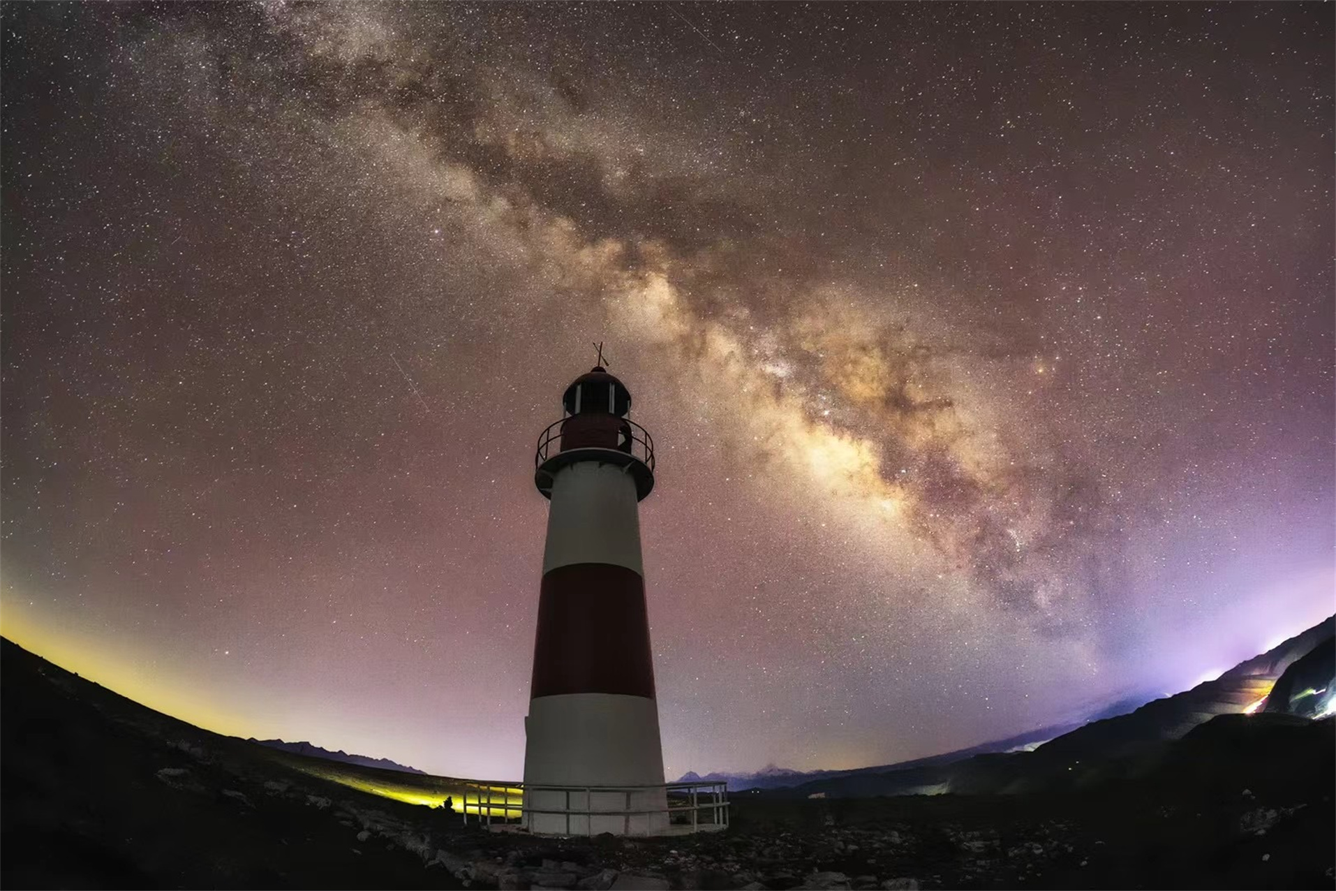 英仙座流星雨綻放絢爛夜空